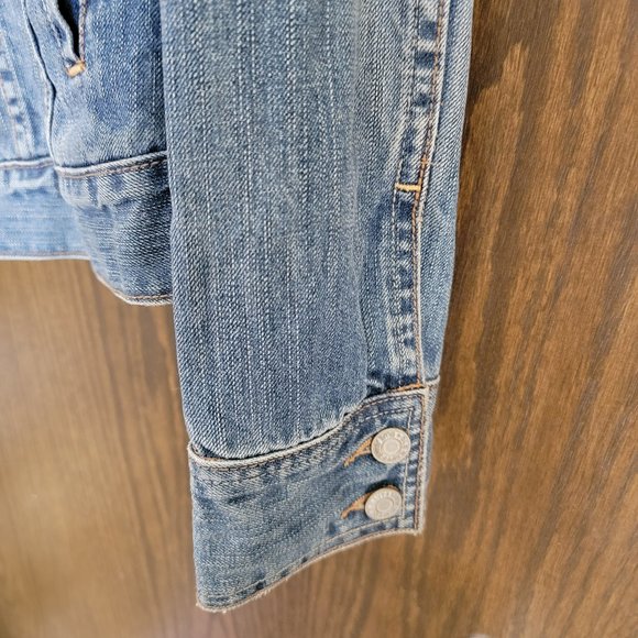 NWOT Old Navy Vintage Style Jean Jacket Size Medium Great Details! - Picture 4 of 13